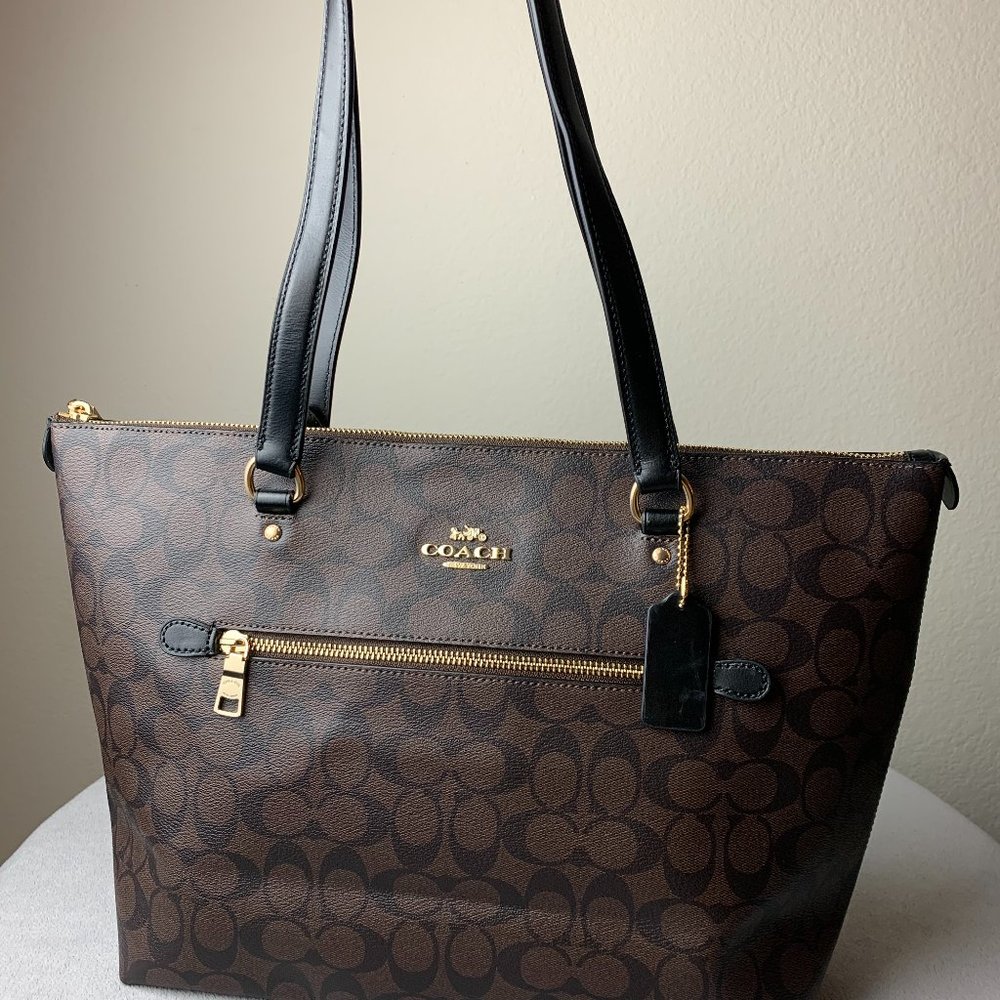 Coach Signature Gallery Tote